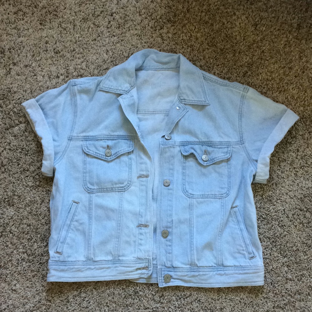 Short sleeved jean jacket